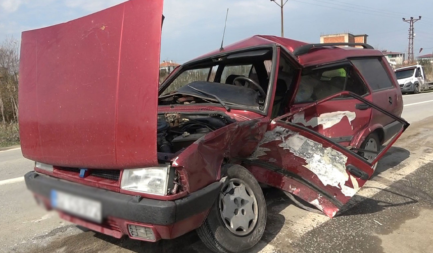 Samsun'da-iki-otomobil-çarpıştı!-2-yaralı