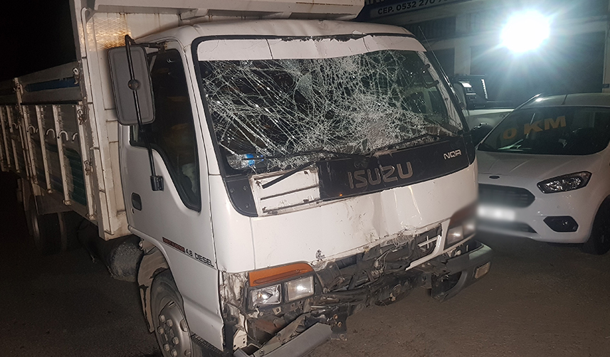 Samsun'da-uyuyan-sürücü-direğe-çarptı