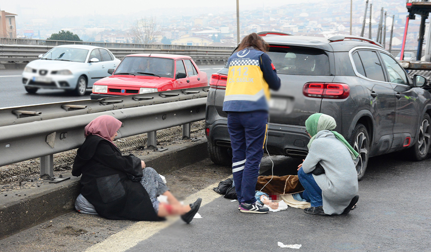 TEM Otoyolu'nda 23 araç kazaya karıştı: 11 yaralı