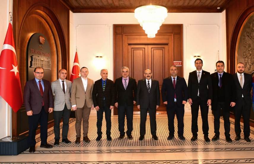 Trabzon Artvinliler Derneği'nden deprem plaketi