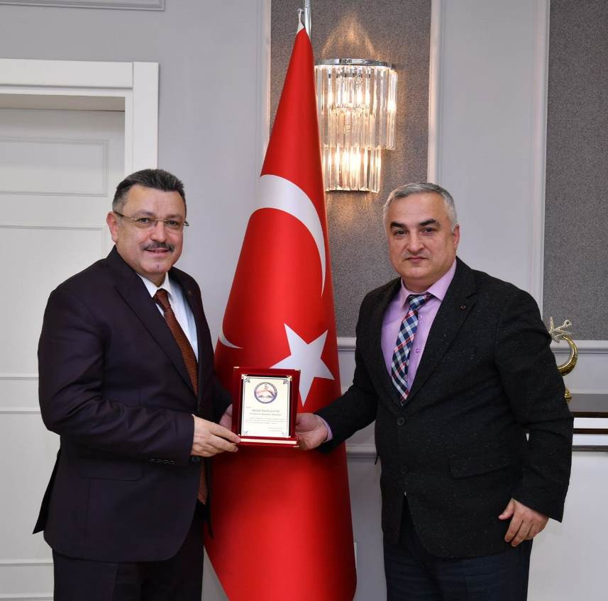 Trabzon Artvinliler Derneği'nden deprem plaketi