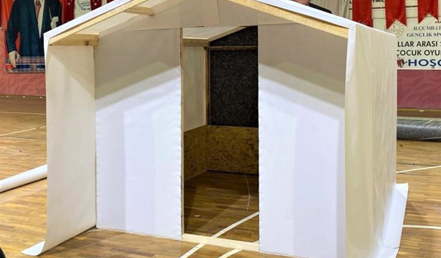 Trabzon'da depremzedeler için el ele! Spor salonunda çadır üretilmeye başlandı