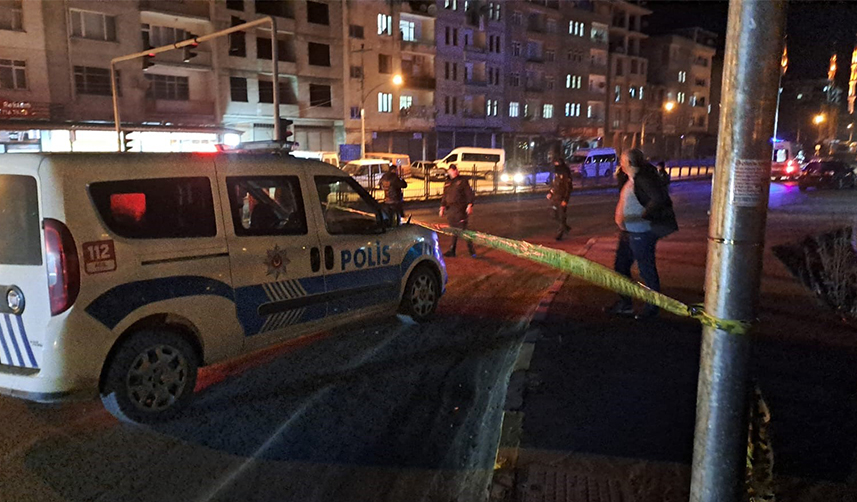 Trabzon'da feci kaza! Yoldan karşıya geçmek isteyen kardeşlere araç çarptı