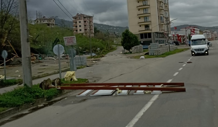 Trabzon'da fırtına etkisi! O ilçede de hasara yol açtı