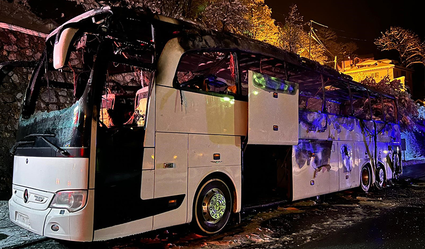 Trabzon'da korkunç yangın! Polisleri taşıyan otobüs alev aldı