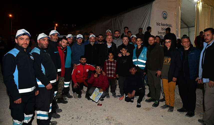 Trabzon'da Ortahisar Belediye Başkanı Genç, yeniden deprem bölgesinde