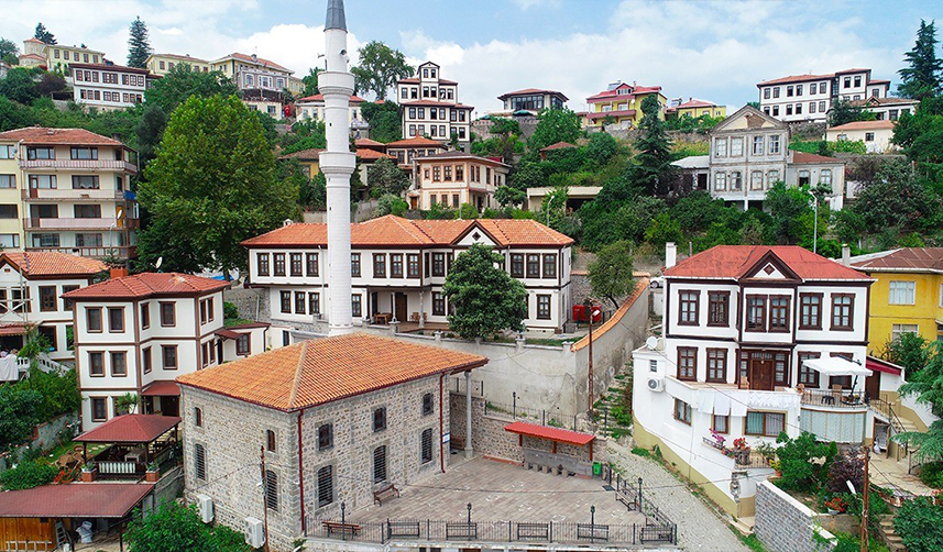Trabzon'da Ortamahalle evleri gelecek kuşaklara aktarılmaya devam ediyor