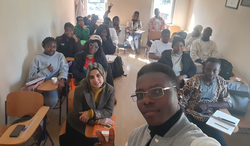 Trabzon'da yabancı öğrencilere ücretsiz İngilizce kursu