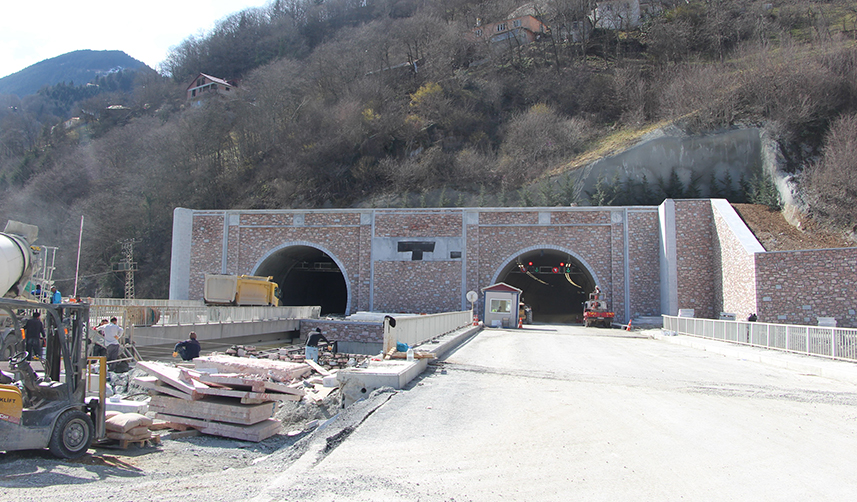 Trabzon'da Zigana Tüneli açılışı için gün sayıyor