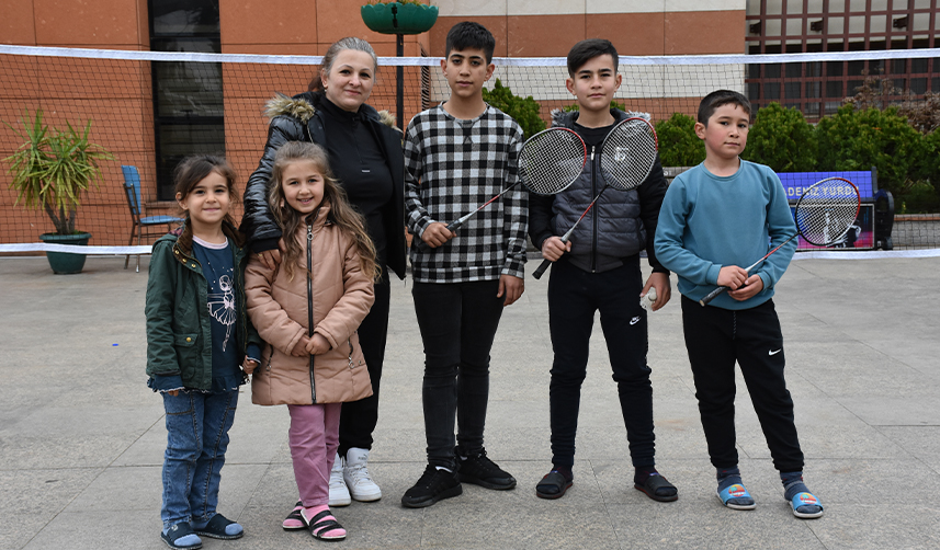 Trabzon'daki-yurtlarda-kalan-afetzedeler-depremin-izlerini-sporla-silmeye-çalışıyor