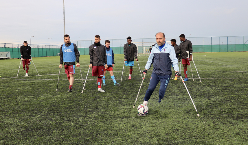 Trafik kazasında bacağını kaybetti! Trabzon'da futbol tutkusu onu hayata bağladı