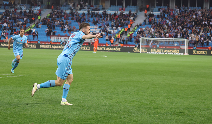 Trabzonspor'un yıldızı Visca, ayakta alkışlandı!