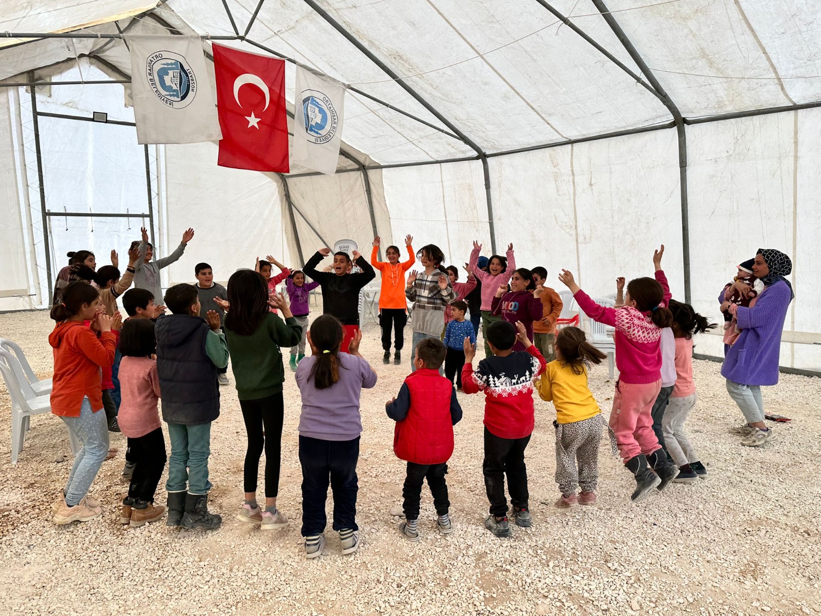 Ortahisar Belediyesi'nden deprem bölgesindeki çocuklara sosyal destek! 