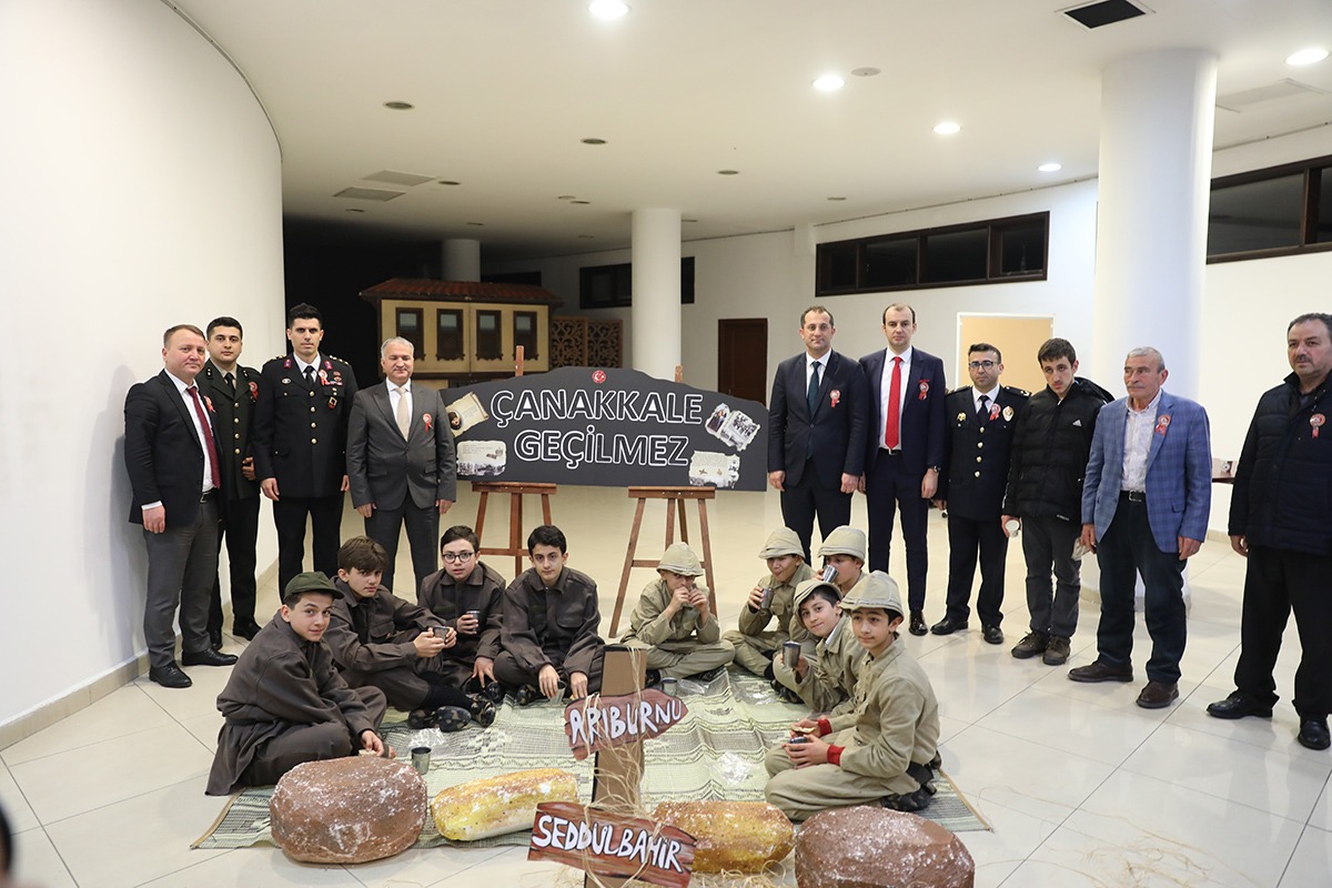 Akçaabat'ta çelenk sunma töreni düzenlendi