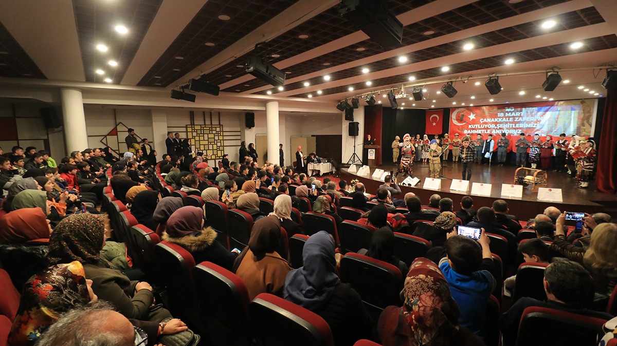 Akçaabat'ta çelenk sunma töreni düzenlendi