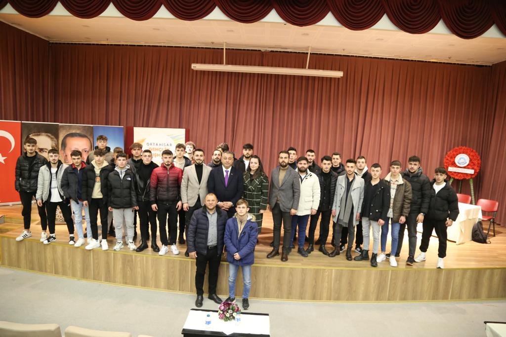 Selahaddin Çebi gençlerle buluştu