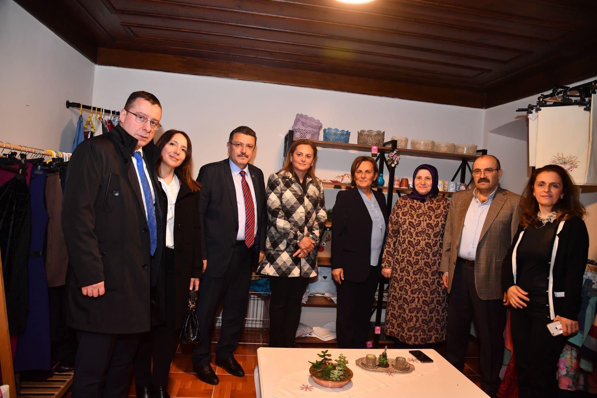 Trabzon'da Başkan Genç, Kadınla Başlar Derneği ile iftarda buluştu