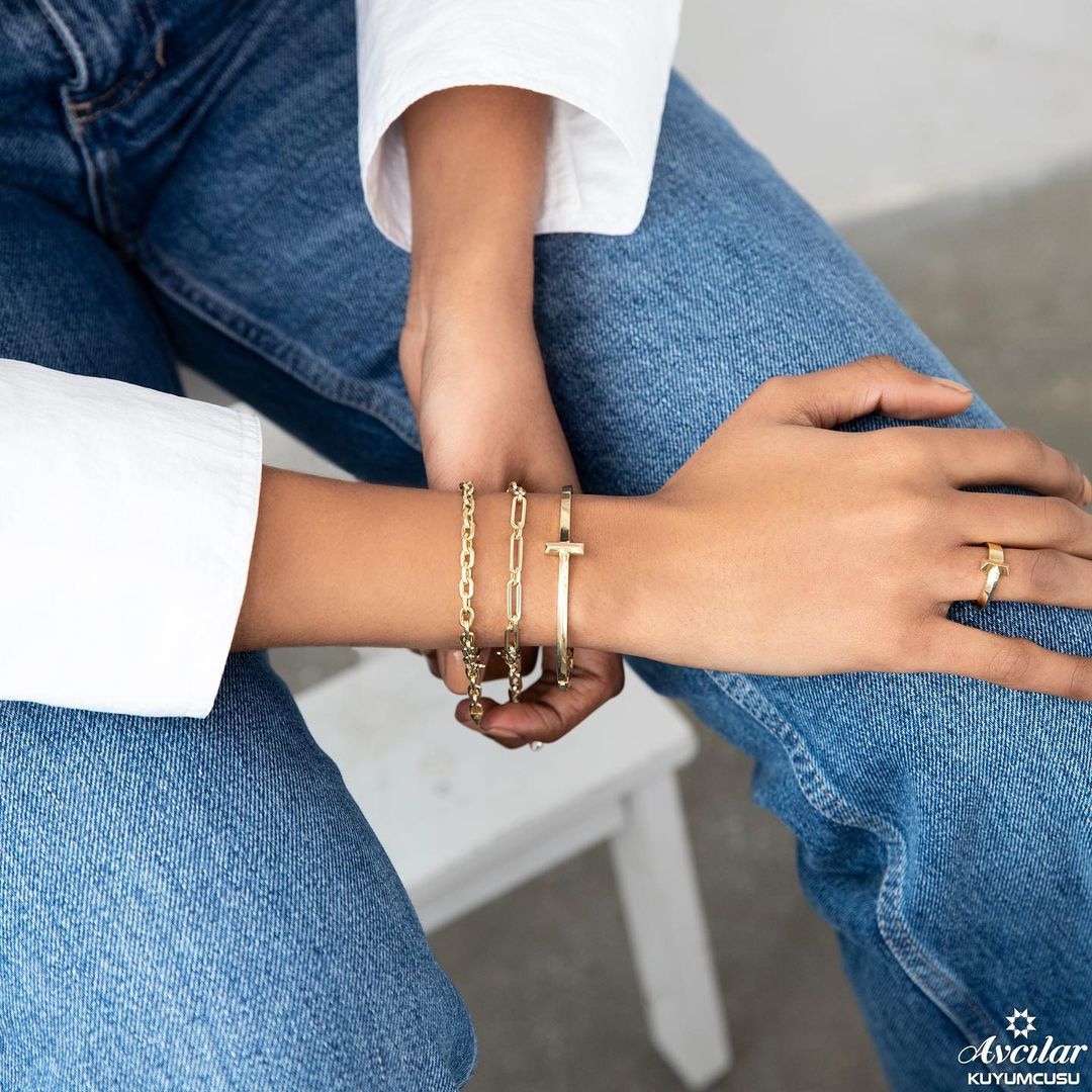 Şıklık ve Zariflik Kadın Altın Bilekliklerde Buluştu!