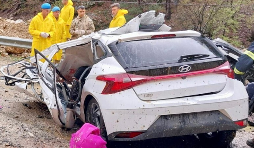 Adana'da heyelan nedeniyle kaya devrildi! 4 öğretmen hayatını kaybetti