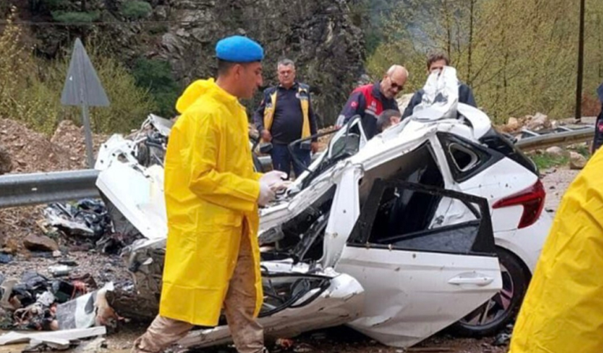 Adana'da heyelan nedeniyle kaya devrildi! 4 öğretmen hayatını kaybetti