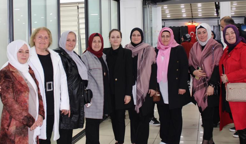 AK Parti Trabzon Milletvekili adayı Meryem Sürmen çalınmadık kapı bırakmadı