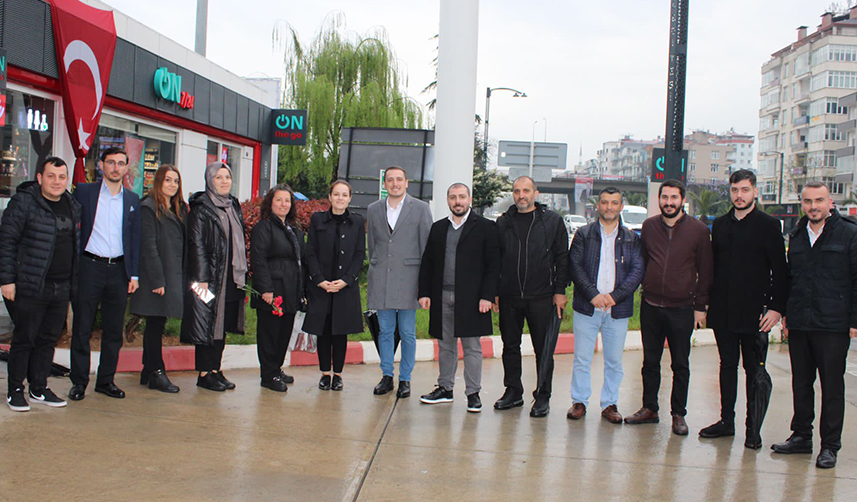 AK Parti Trabzon Milletvekili adayı Meryem Sürmen çalınmadık kapı bırakmadı