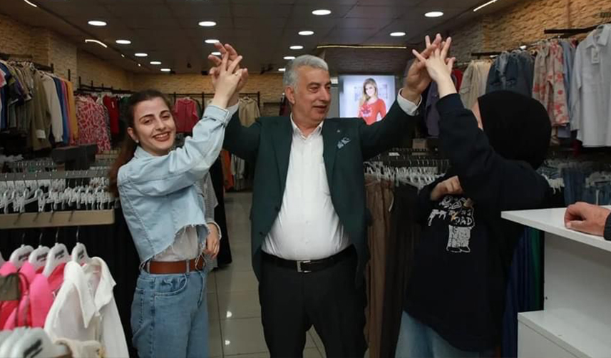 AK Parti Trabzon Milletvekili adayı Vehbi Koç'a gençlerden ilk oy desteği