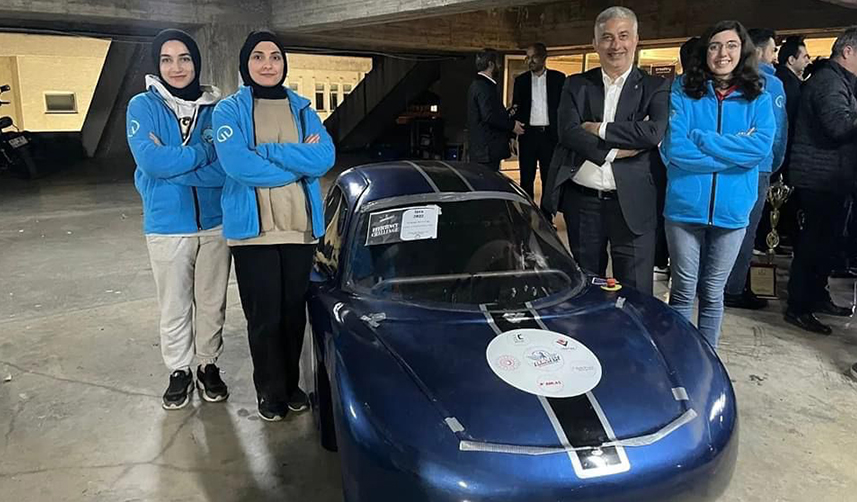 AK Parti Trabzon Milletvekili adayı Vehbi Koç'a gençlerden ilk oy desteği