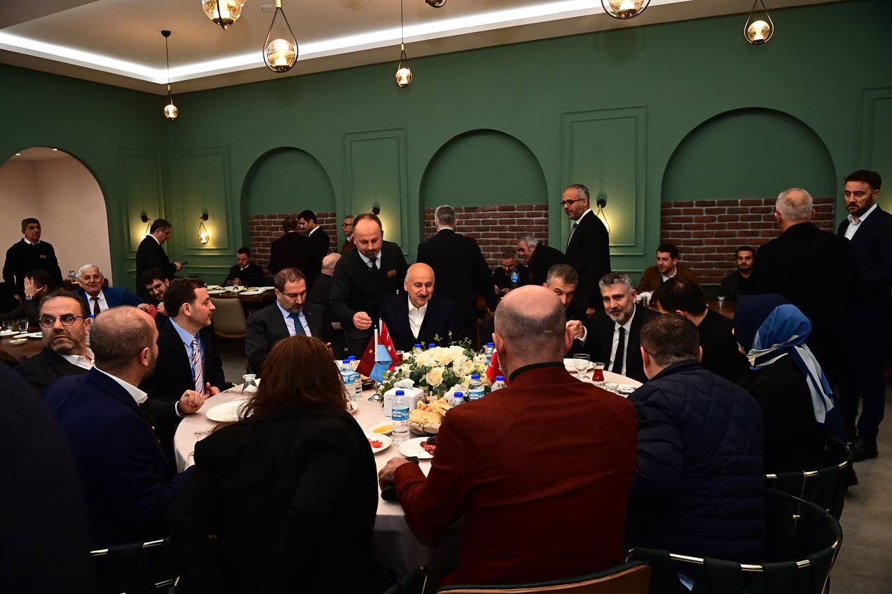 AK Parti Trabzon Milletvekili adayları ve Bakan Karaismailoğlu'na coşkulu karşılama