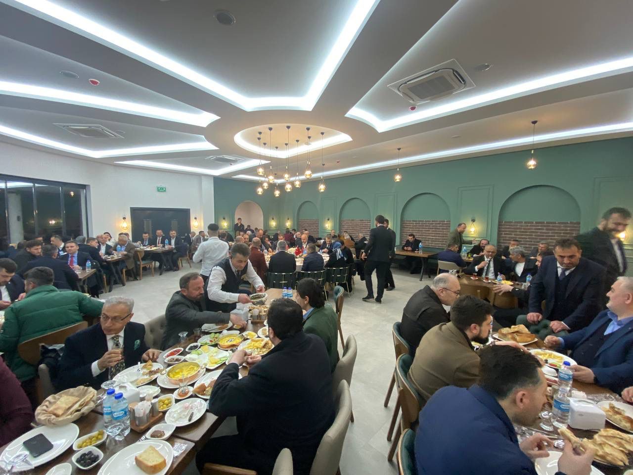 AK Parti Trabzon Milletvekili adayları ve Bakan Karaismailoğlu'na coşkulu karşılama