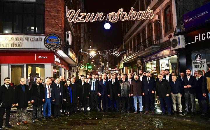 AK Parti Trabzon Milletvekili adayları ve Bakan Karaismailoğlu'na coşkulu karşılama