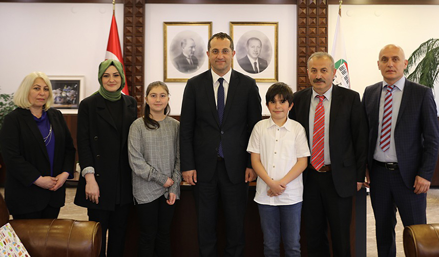 Akçaabat Belediye Başkanı Ekim, koltuğunu çocuklara devretti