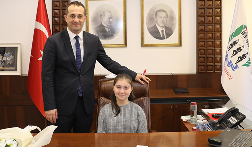 Akçaabat Belediye Başkanı Ekim, koltuğunu çocuklara devretti