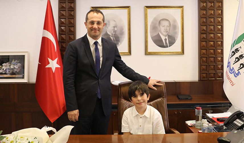 Akçaabat Belediye Başkanı Ekim, koltuğunu çocuklara devretti