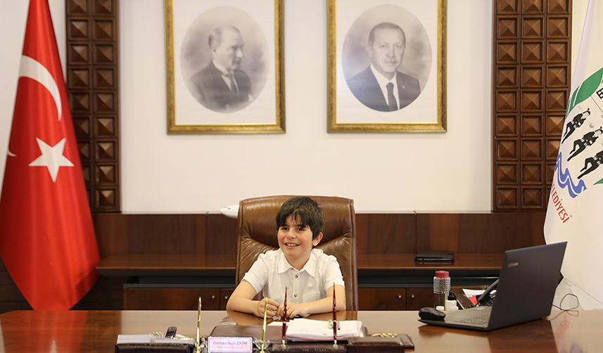 Akçaabat Belediye Başkanı Ekim, koltuğunu çocuklara devretti