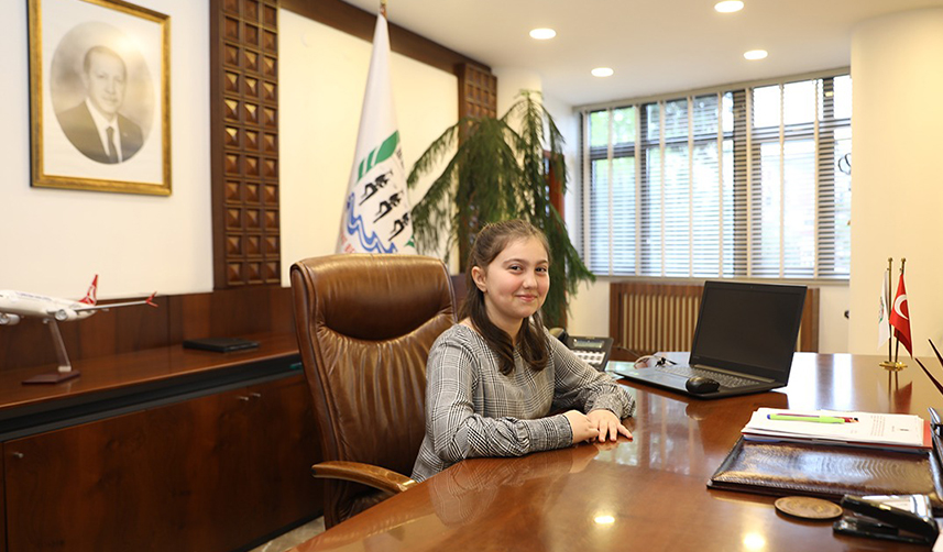 Akçaabat Belediye Başkanı Ekim, koltuğunu çocuklara devretti