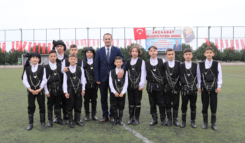 Akçaabat'ta 23 Nisan törenle kutlandı