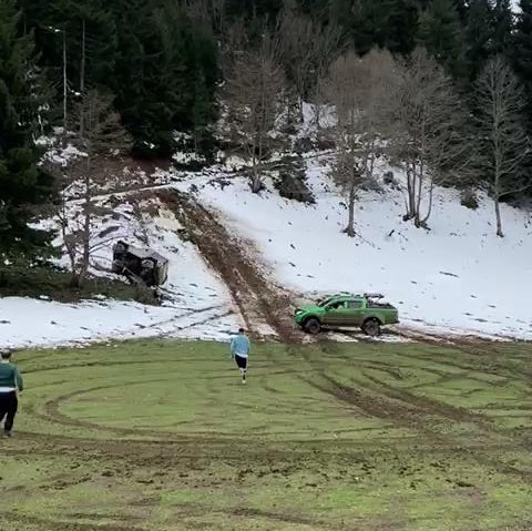 Artvin’de off-road yapan aracın kaza anı kamerada