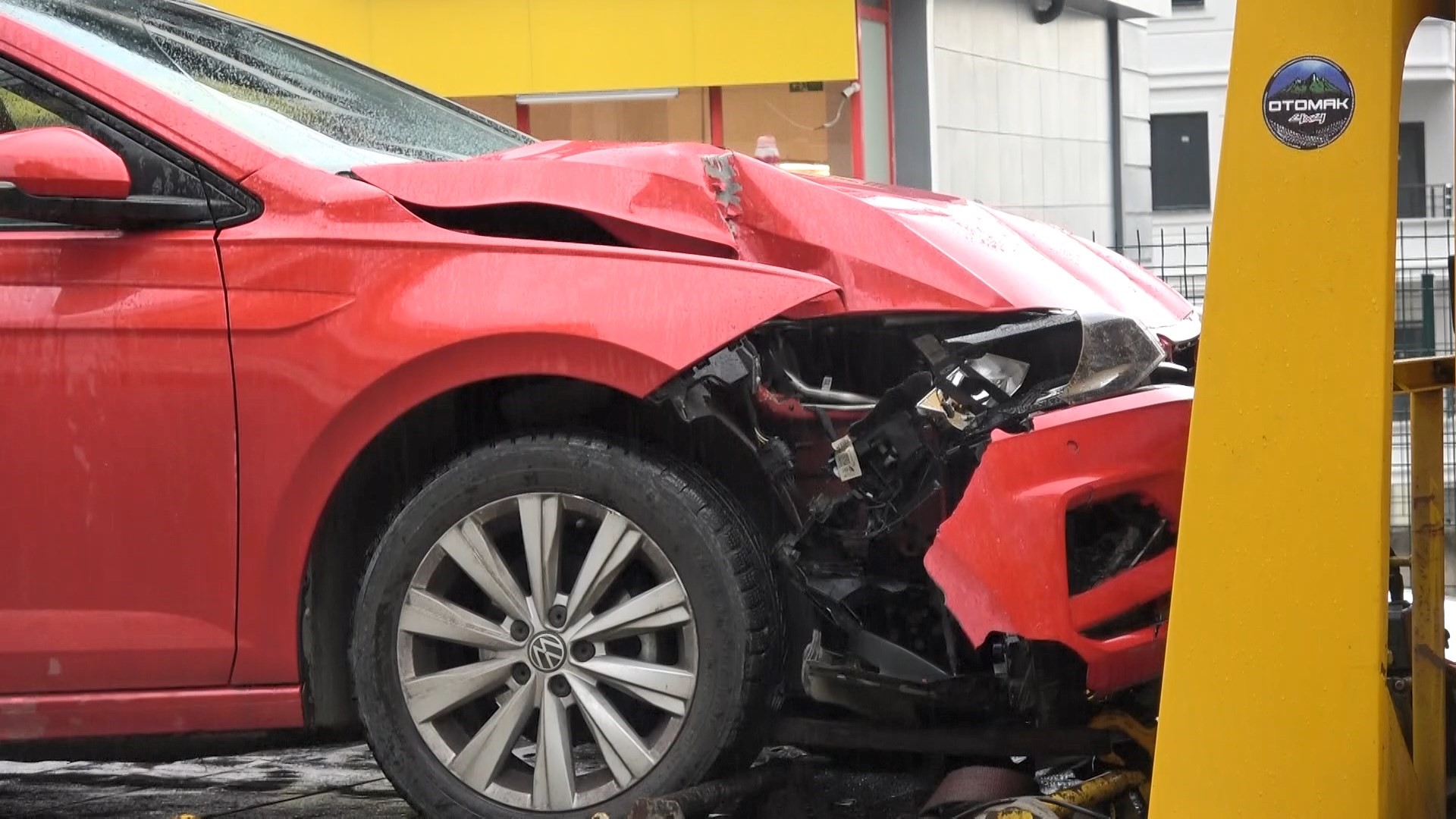 Samsun'da otomobil kontrolden çıktı! Ölümün teğet geçtiği anlar kamerada