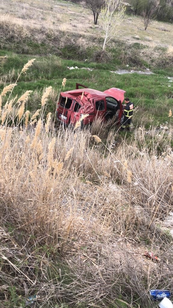 Erzincan-Gümüşhane karayolunda kaza! 2 yaralı