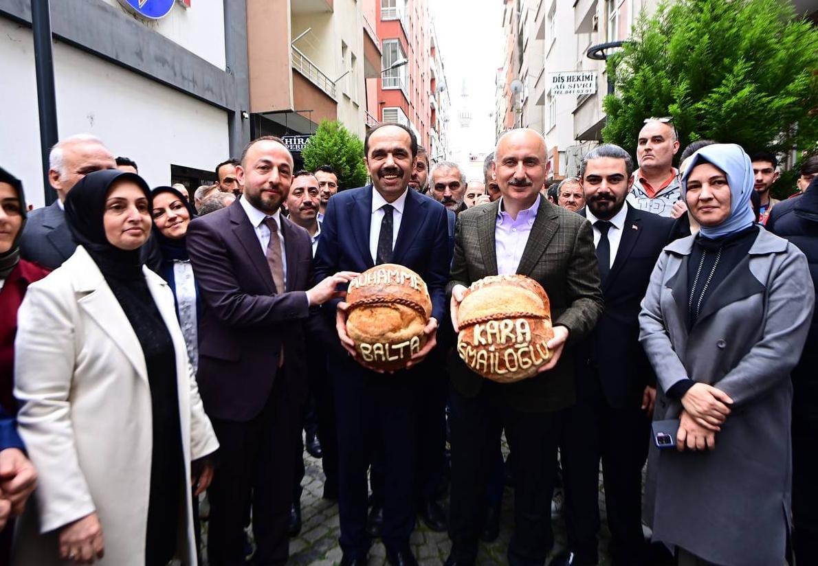 Bakan Karaismailoğlu'na Vakfıkebir'de coşkulu karşılama