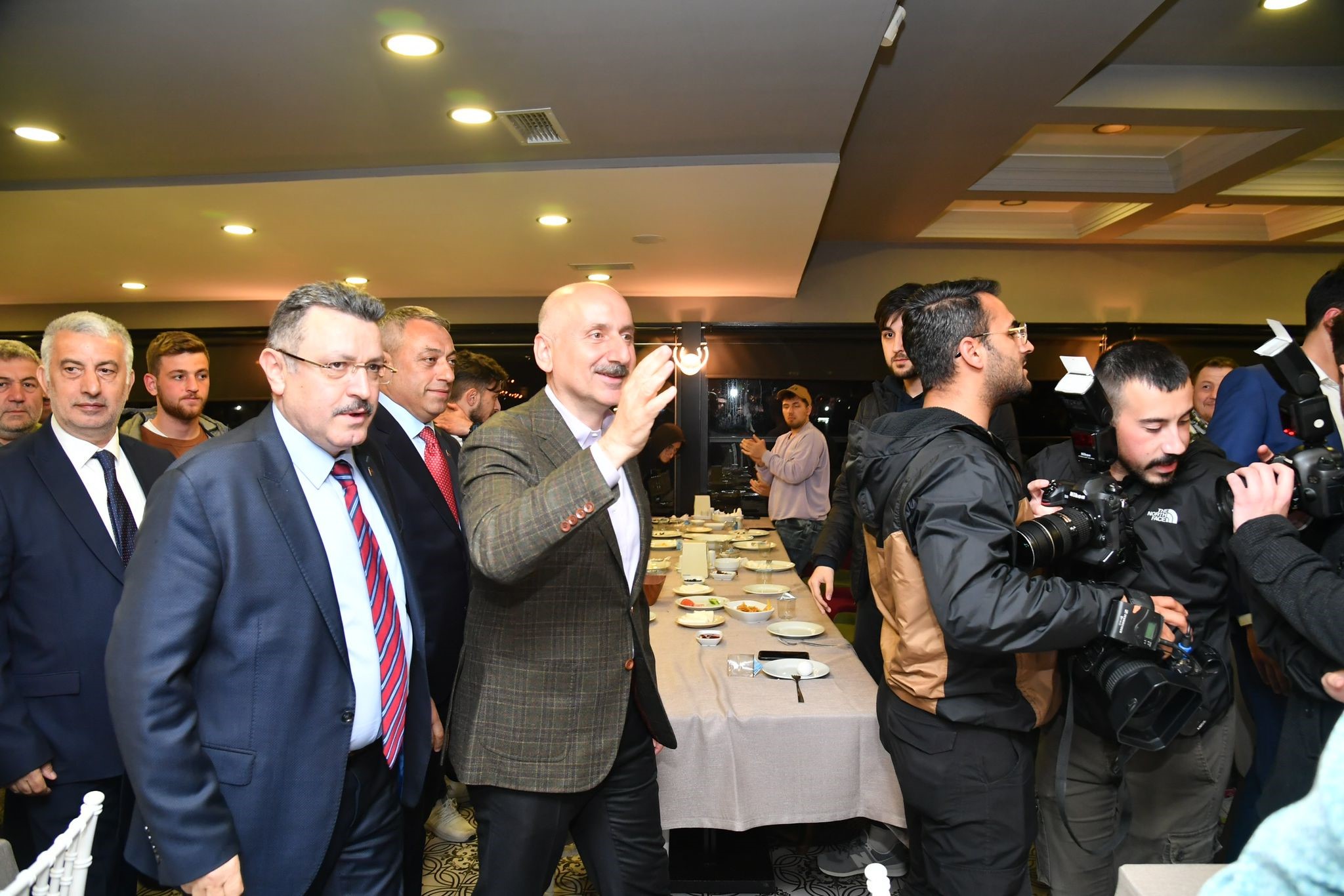 Başkan Genç gençlerle sahurda buluştu