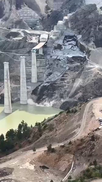 Artvin'de heyelan meydana geldi 