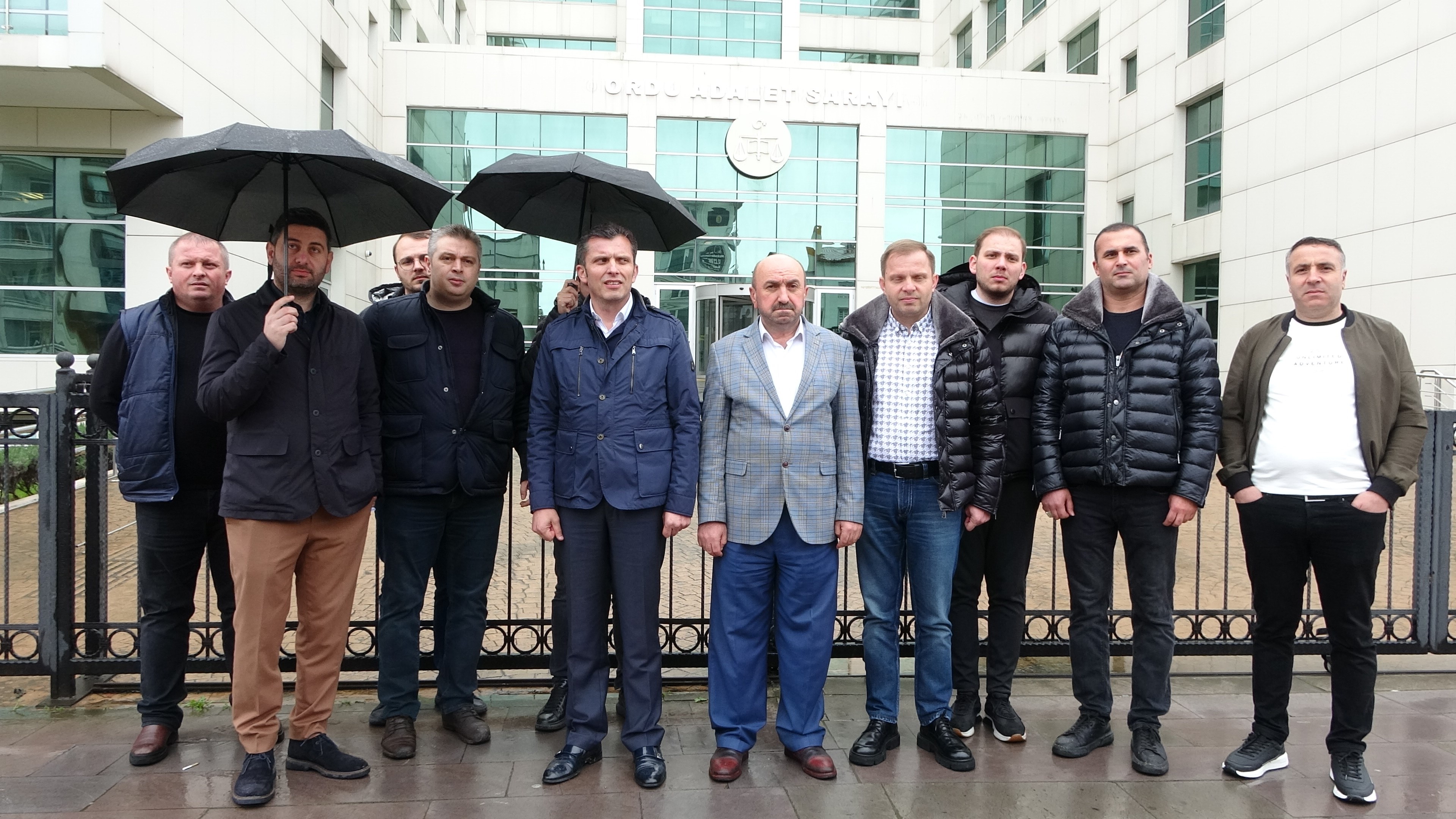 Trabzon'da bayimiz var dediler! Sıfır araç bayisinde dolandırıldılar