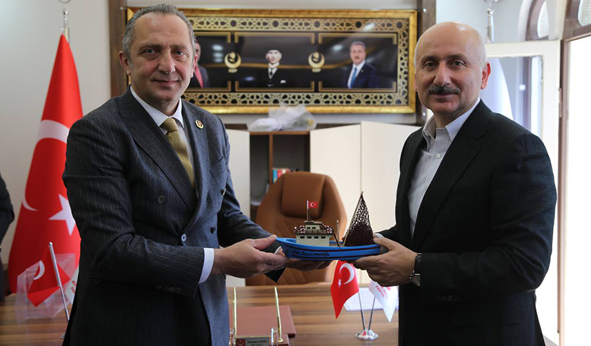 Bakan Karaismailoğlu Cumhur İttifakı’nın Trabzon temsilcileri ile bir araya geldi “Emin adımlarla yürüyoruz”