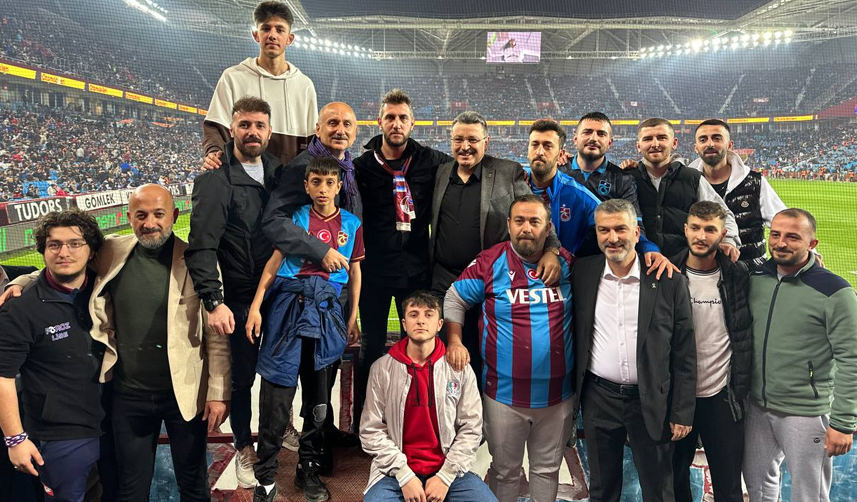 Bakan Karaismailoğlu Trabzonspor maçını kale arkasından izledi