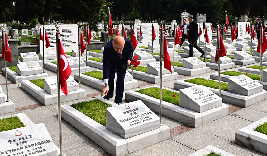 Bakan Karaismailoğlu’ndan Ali Şükrü Bey’in kabrine ziyaret