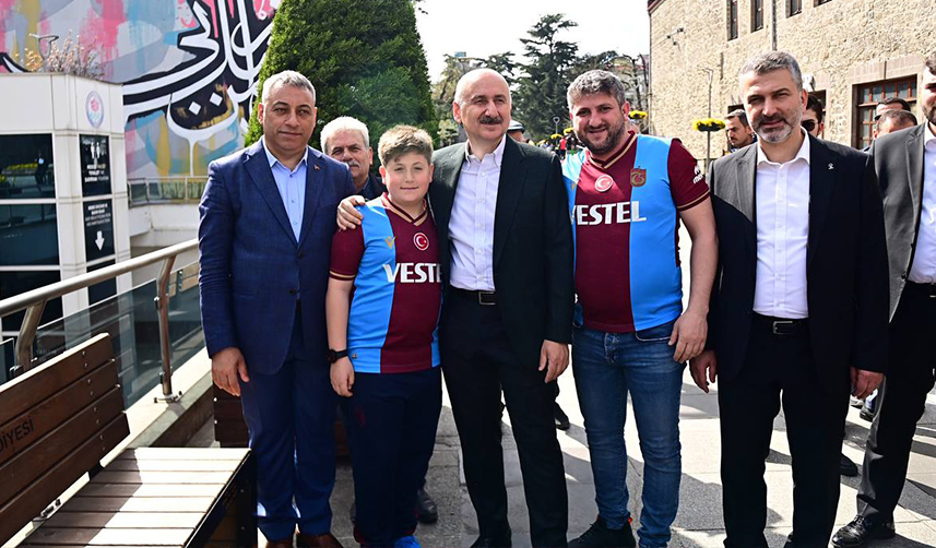 Bakan Karaismailoğlu Trabzon'da vatandaşlarla bir araya geldi