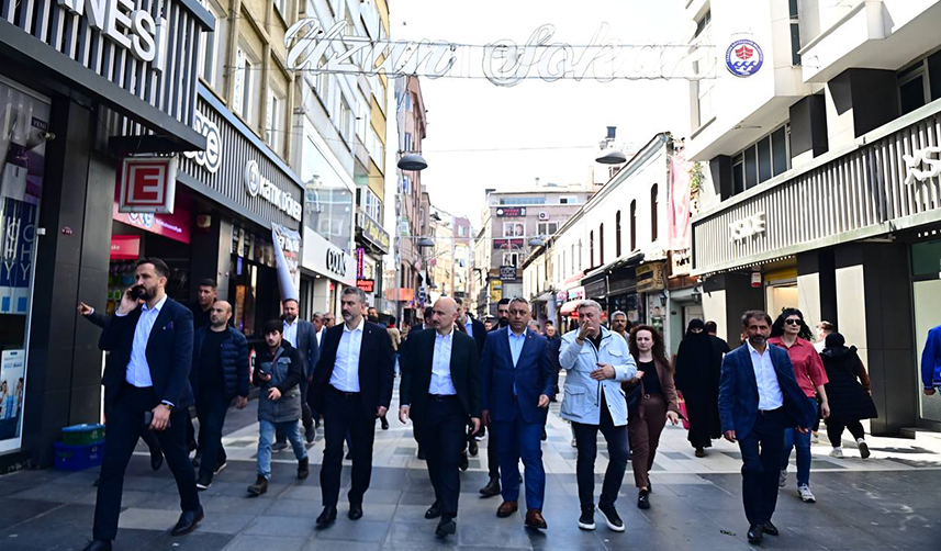 Bakan Karaismailoğlu Trabzon'da vatandaşlarla bir araya geldi