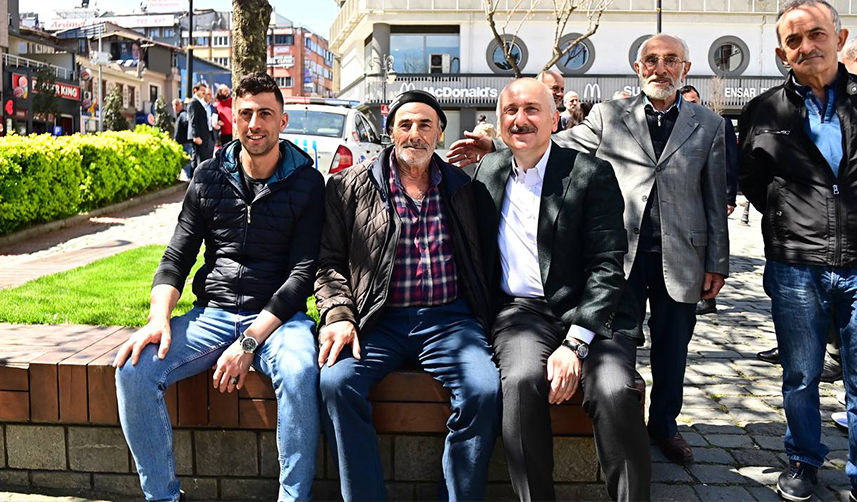 Bakan Karaismailoğlu Trabzon'da vatandaşlarla bir araya geldi